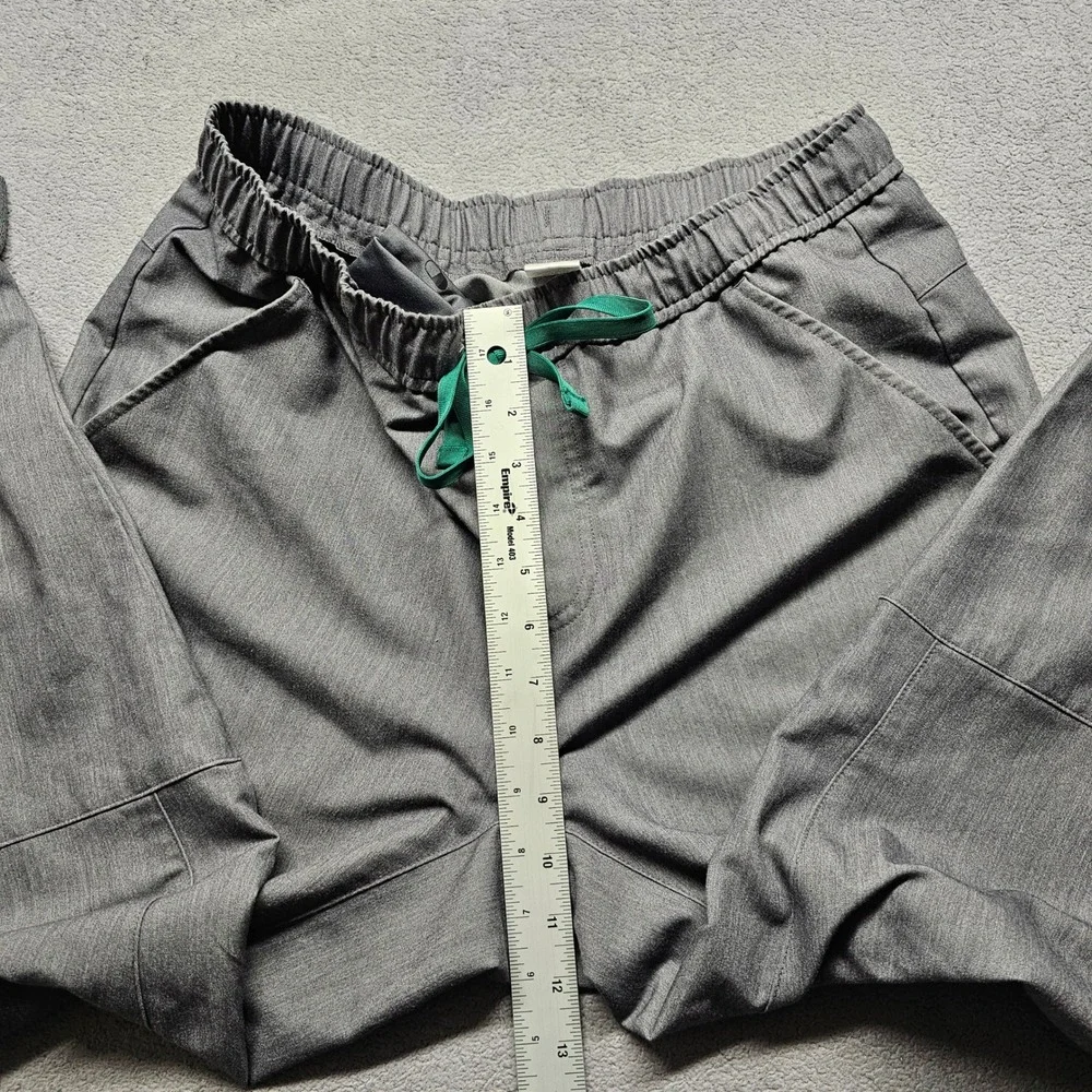 FIGS Technical Collection Mens M/S Grey Jogger Scrub Pants Medical Uniform Short